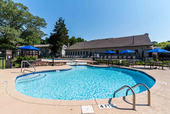 Multi-level swimming pool with sundeck